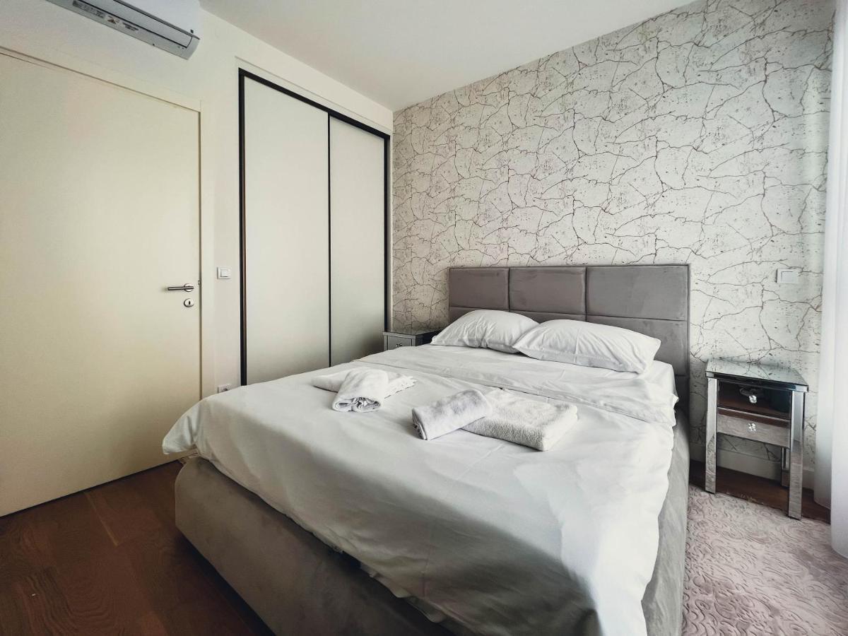Waterfront Luxury Suites เบลเกรด ภายนอก รูปภาพ