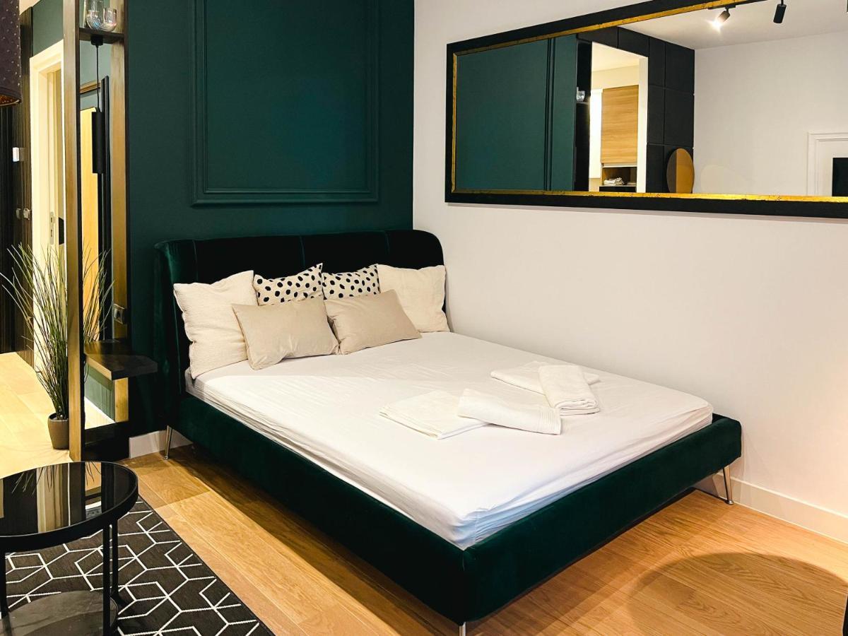 Waterfront Luxury Suites เบลเกรด ภายนอก รูปภาพ